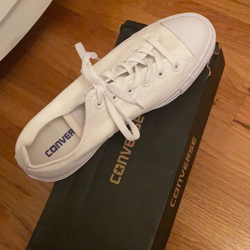 ALL WHITE LOW TOP CONVERSE